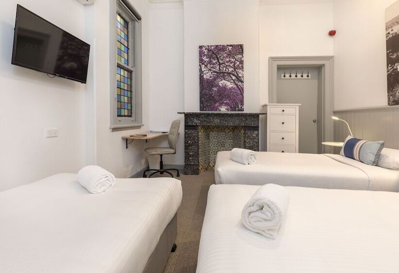 اتاق استاندارد سه تخته با سرویس بهداشتی مشترک, Dalziel Lodge