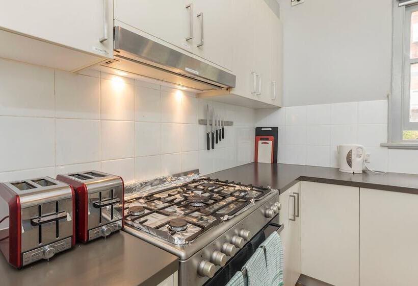 اتاق استاندارد با سرویس بهداشتی مشترک, Dalziel Lodge