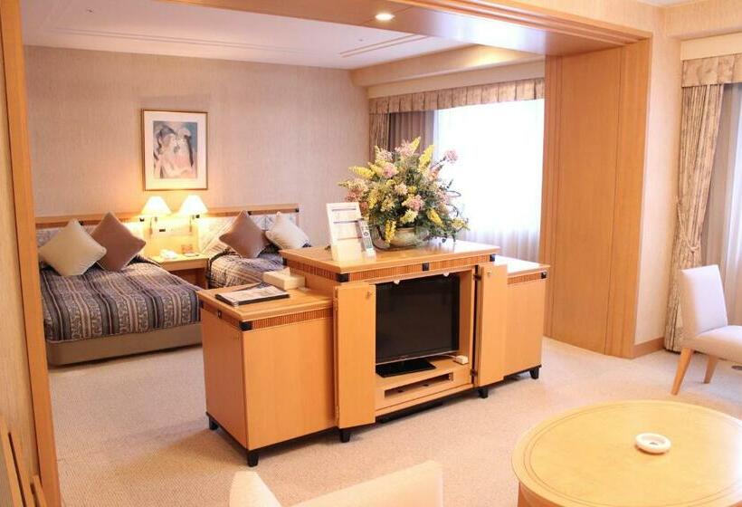 سوییت جونیور, Grand Hotel Hakusan