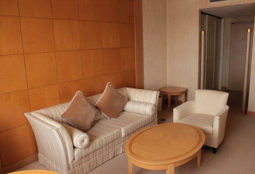 سوییت جونیور, Grand Hotel Hakusan