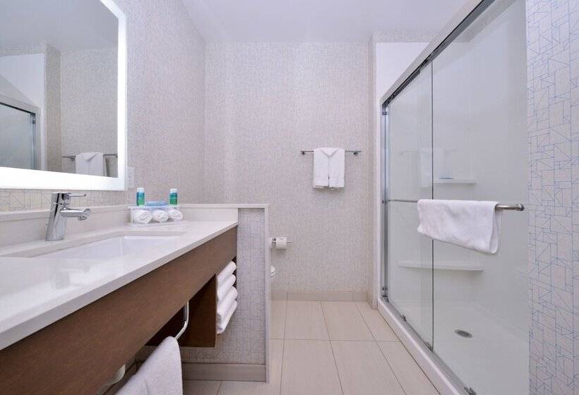 סוויטה מותאמת לאדם עם מוגבלויות, Holiday Inn Express & Suites Madison, An Ihg