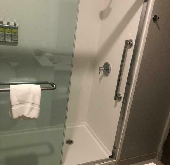 חדר סטנדרט, Holiday Inn Express & Suites Madison, An Ihg