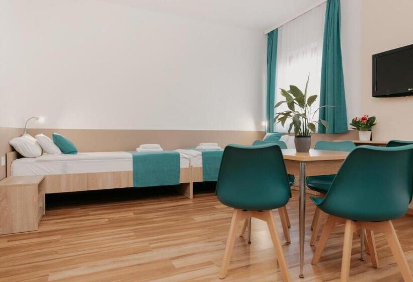 اتاق سوپریور چهار تخته, Homoky S Bestline