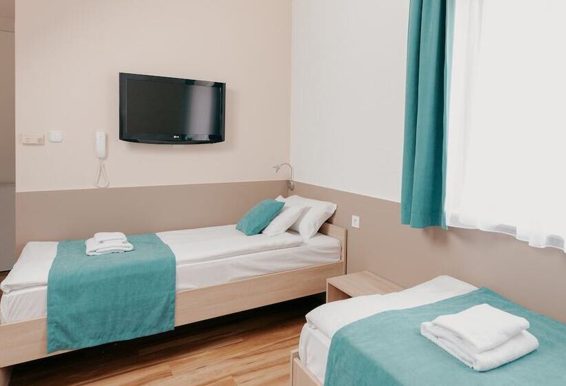 اتاق سوپریور سه تخته, Homoky S Bestline