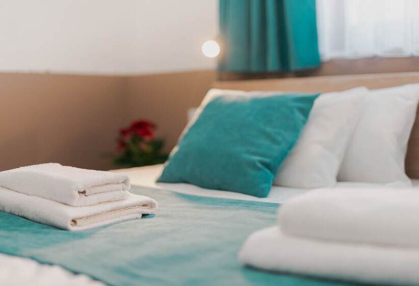 اتاق سوپریور چهار تخته, Homoky S Bestline