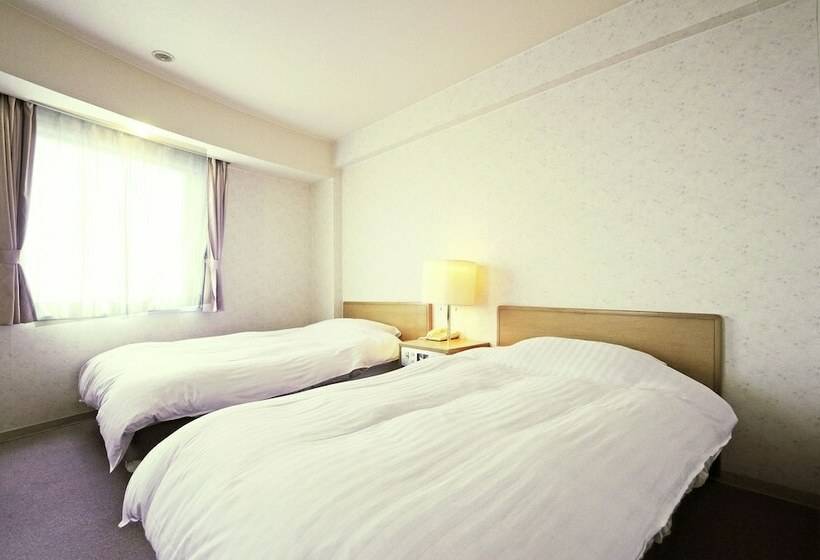 Номер Стандарт Вид на Море, Saharin