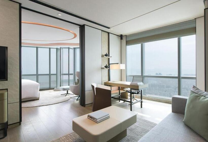 带双人大床的行政管理套房, Shenzhen Marriott Hotel Nanshan