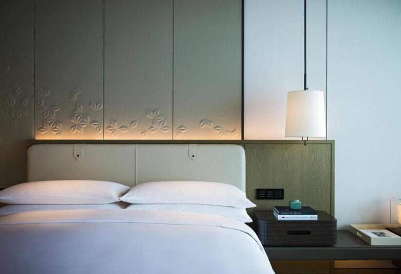 带大床的豪华间, Shenzhen Marriott Hotel Nanshan