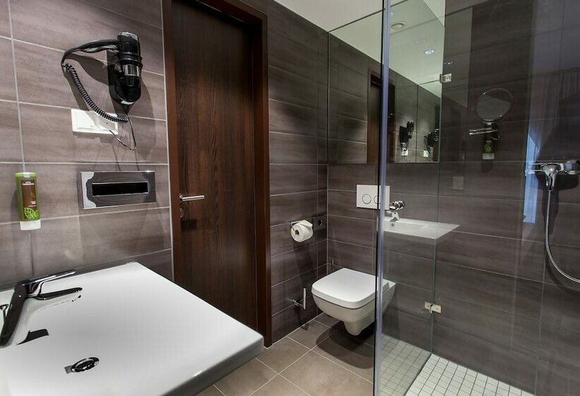 Номер Стандарт, Tobbaccon