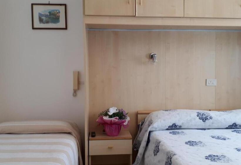 חדר סטנדרט לארבעה, Villa Dina