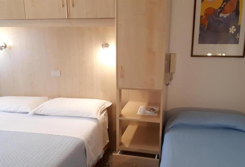 חדר סטנדרט לארבעה, Villa Dina