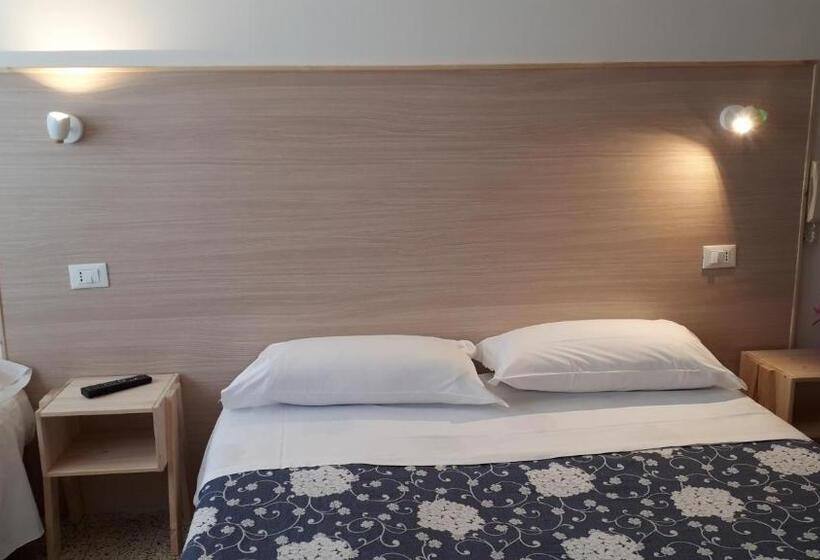 חדר משפחתי, Villa Dina