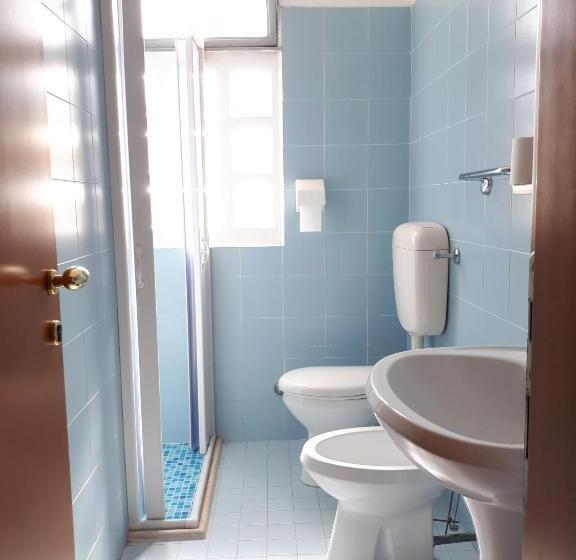 חדר משפחתי, Villa Dina