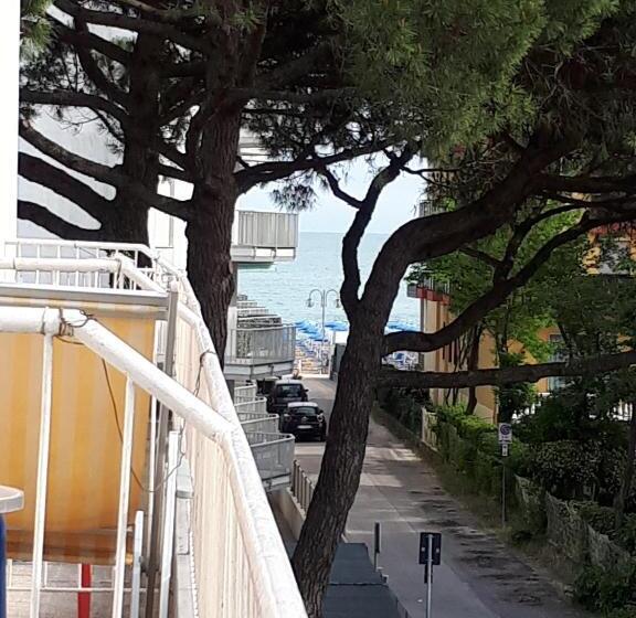 패밀리 룸, Villa Dina