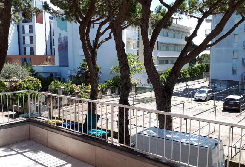 חדר בסיסי לשלושה, Villa Dina