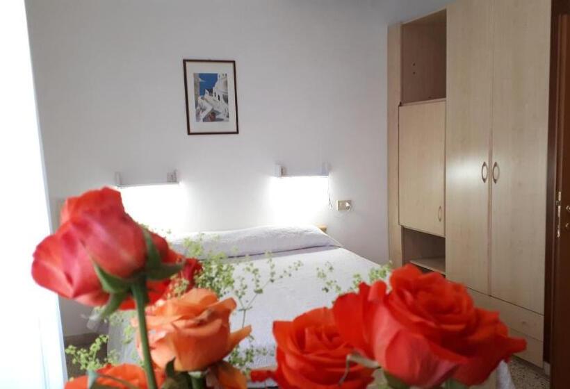 חדר בסיסי לשלושה, Villa Dina