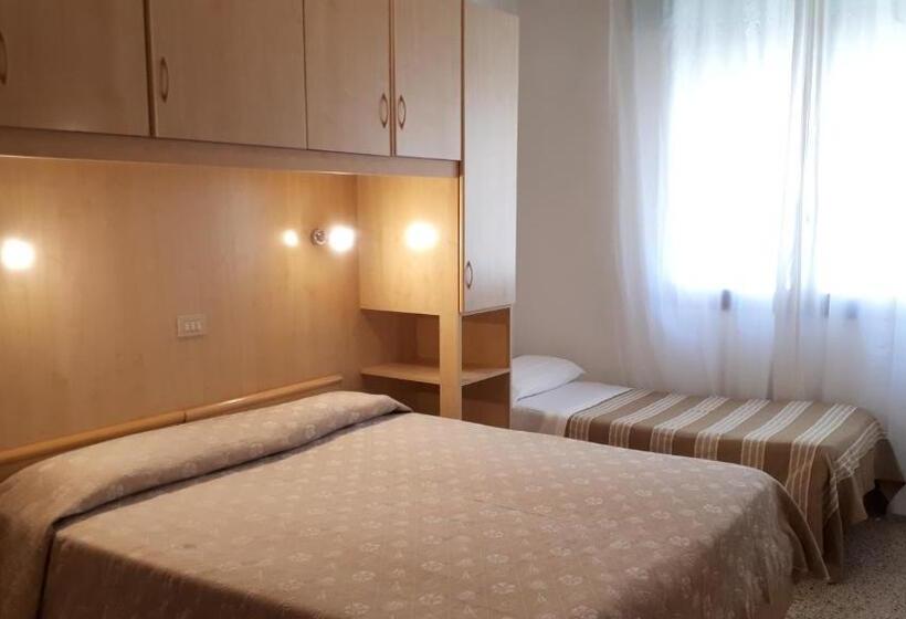 חדר בסיסי לשלושה, Villa Dina