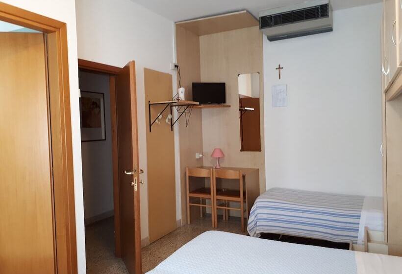 חדר סטנדרט לשלושה, Villa Dina