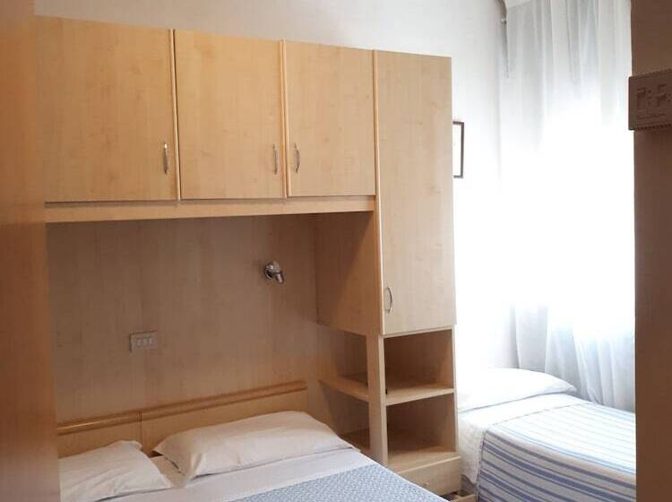 חדר סטנדרט לארבעה, Villa Dina