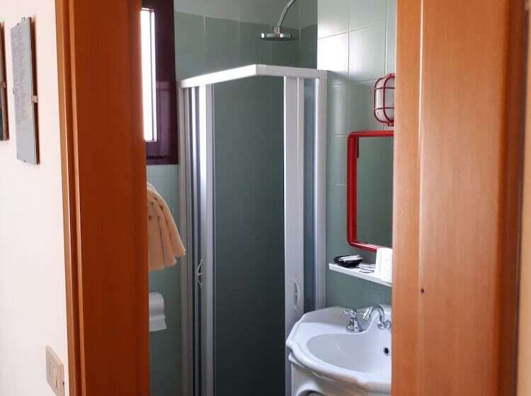 חדר סטנדרט לארבעה, Villa Dina