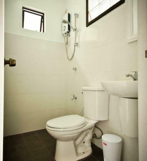 Quarto Triplo Estandar com Sacada, Cleon Villas Pension