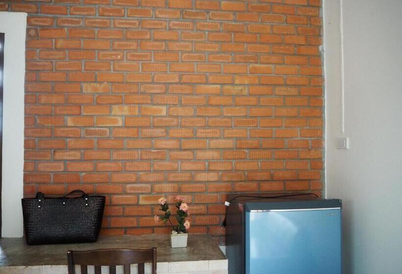 חדר משפחתי, Canal Resort