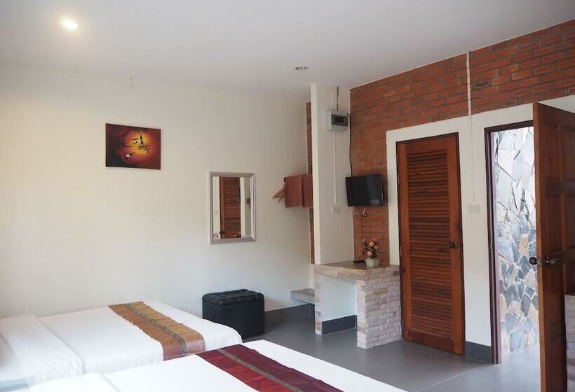 חדר משפחתי, Canal Resort