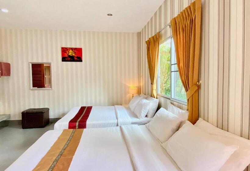 חדר משפחתי, Canal Resort