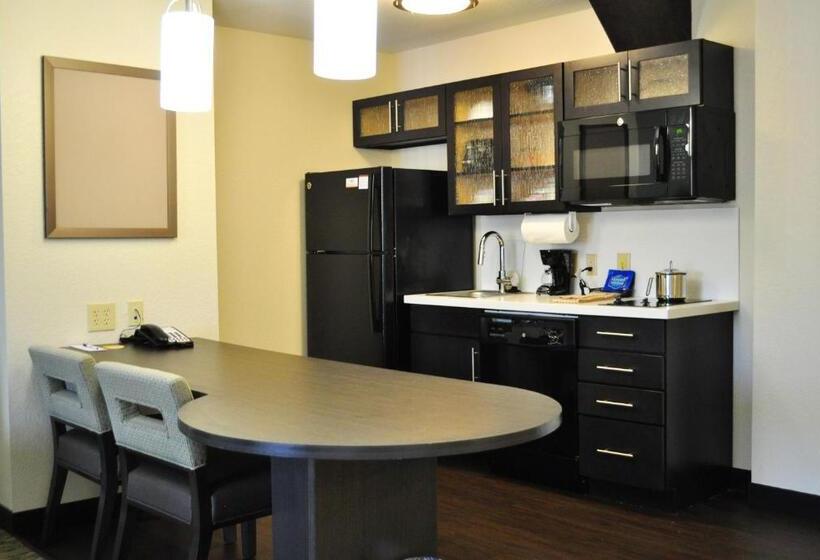 מיטת קינג בסוויטה, Candlewood Suites Bay City, An Ihg