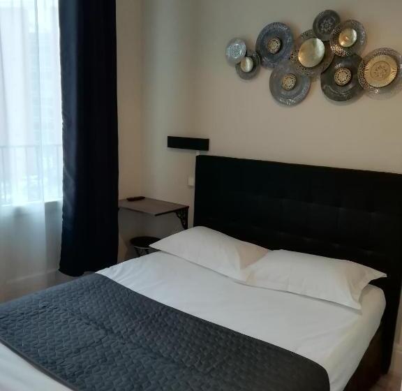 اتاق استاندارد با سرویس بهداشتی مشترک, Le Splendid