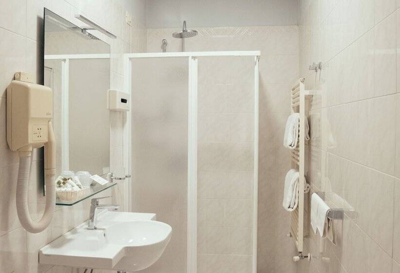 غرفة قياسية ثلاثية, Villa Montegranelli