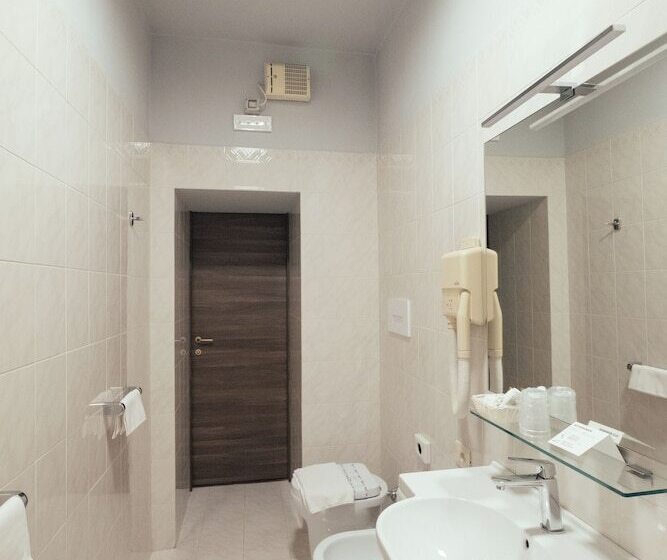 غرفة قياسية ثلاثية, Villa Montegranelli