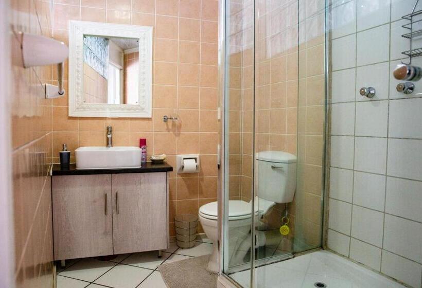 חדר אקונומי, Woodpecker Guesthouse