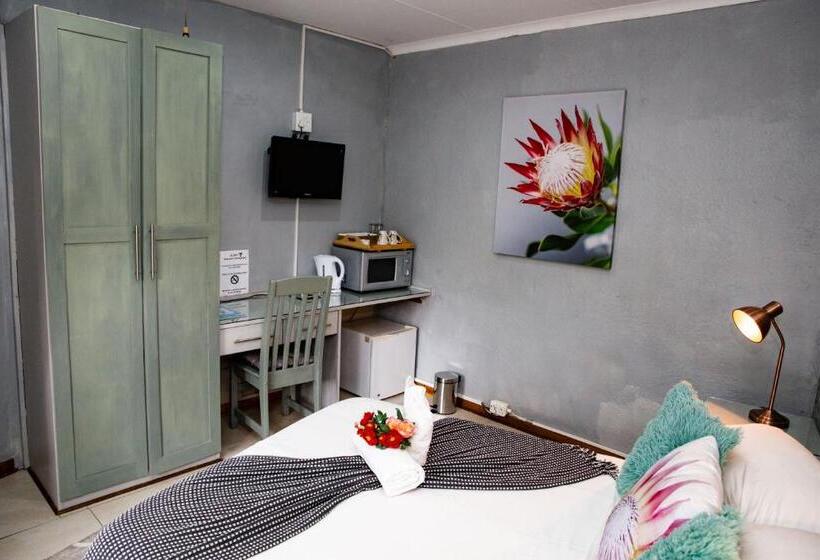 חדר סטנדרט מותאם לאדם עם מוגבלויות, Woodpecker Guesthouse