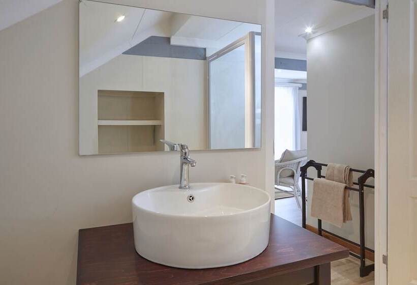 חדר משפחתי, Yellow Aloe