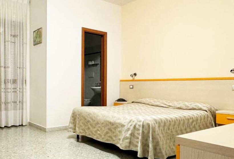 غرفة قياسية رباعية, B&b Vittoria