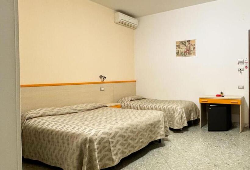 غرفة قياسية رباعية, B&b Vittoria