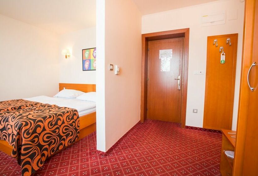 سوییت جونیور, Celeia