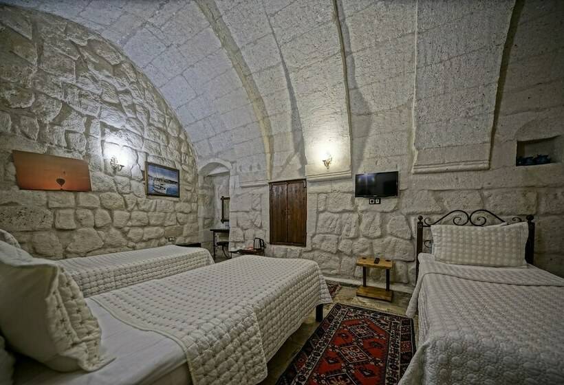 اتاق استاندارد سه نفره, Emit Cave