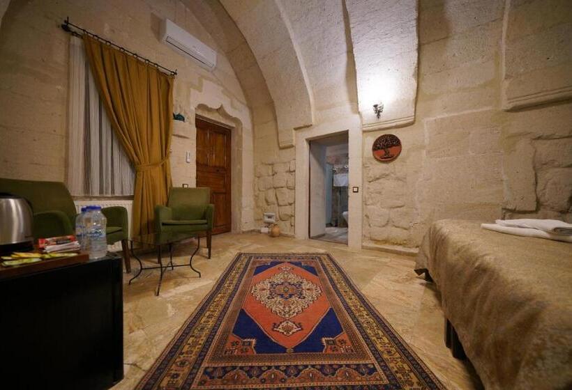 اتاق لوکس خانوادگی, Emit Cave