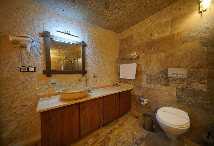 سوییت, Emit Cave