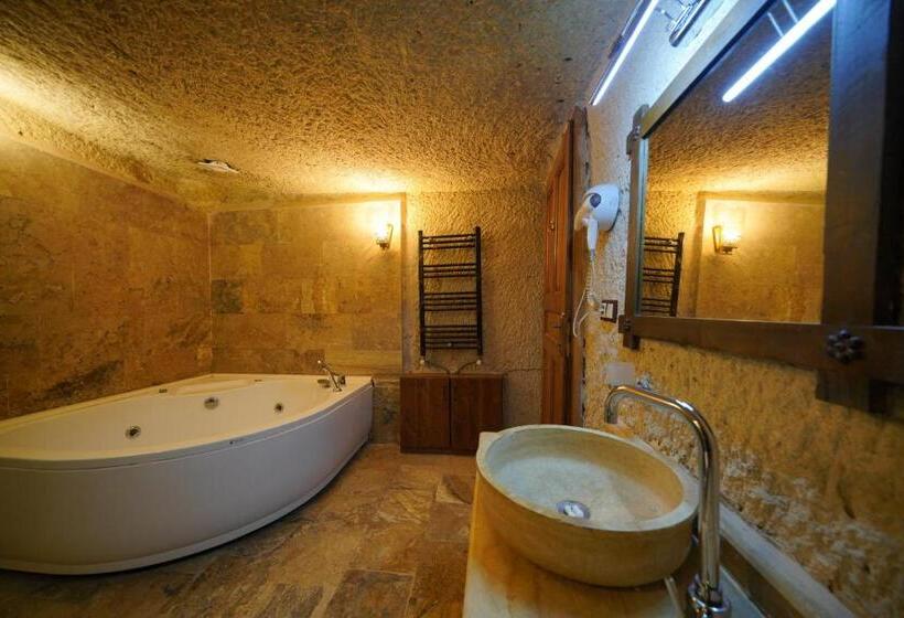 سوییت, Emit Cave