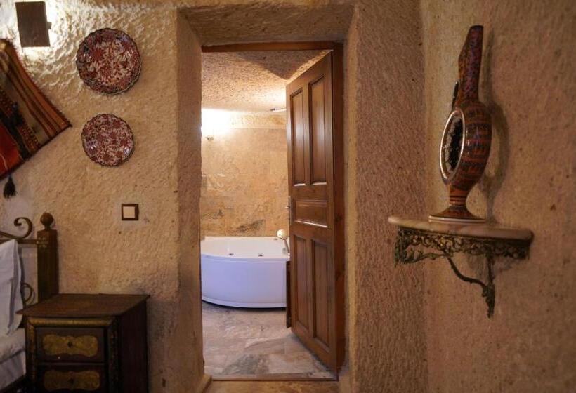 سوییت, Emit Cave