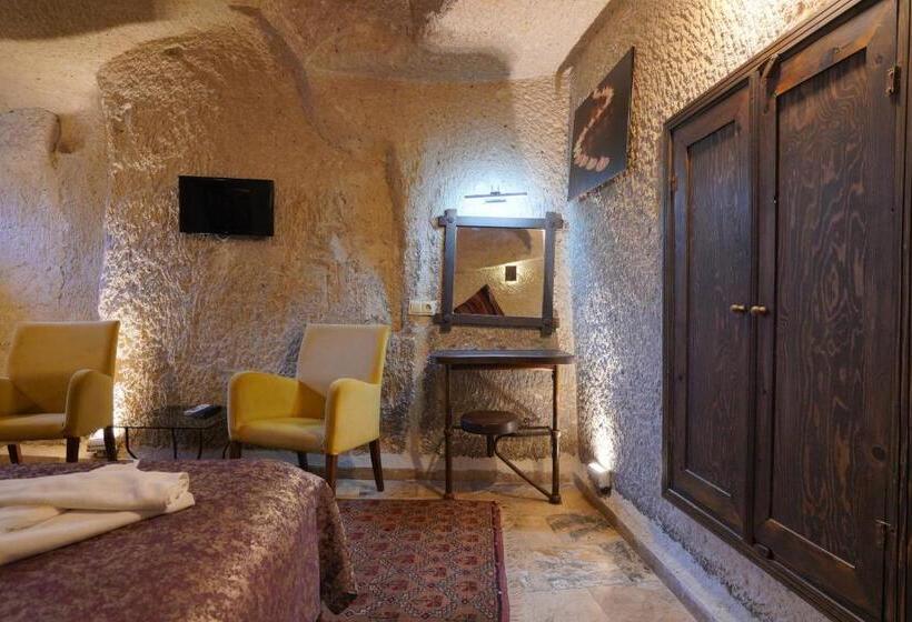 سوییت, Emit Cave