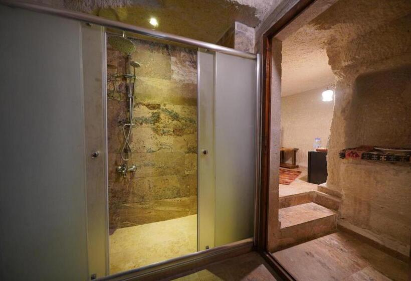 اتاق استاندارد سه نفره, Emit Cave