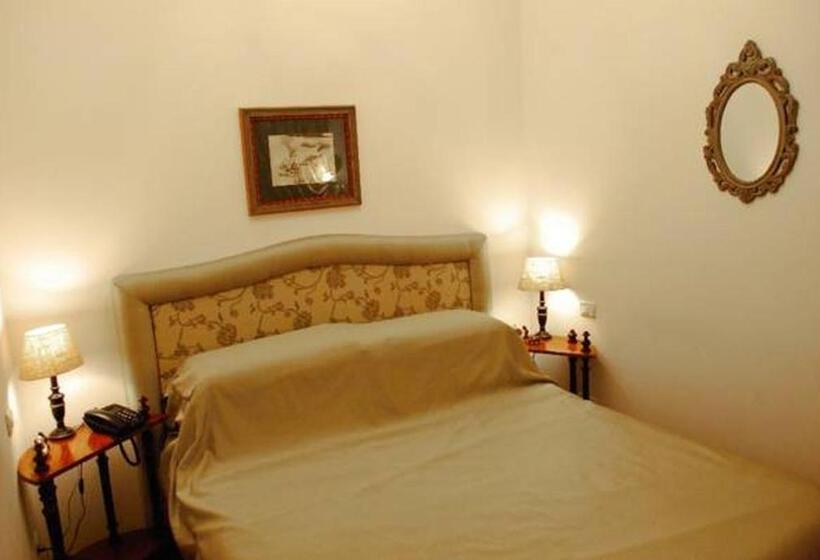 اتاق استاندارد یک نفره, Grand Boutique