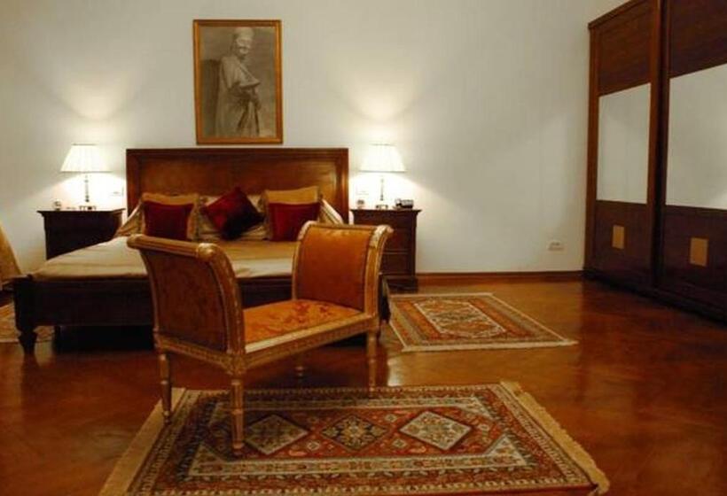 اتاق لوکس با تخت بزرگ, Grand Boutique