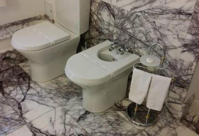 اتاق لوکس با تخت بزرگ, Grand Boutique