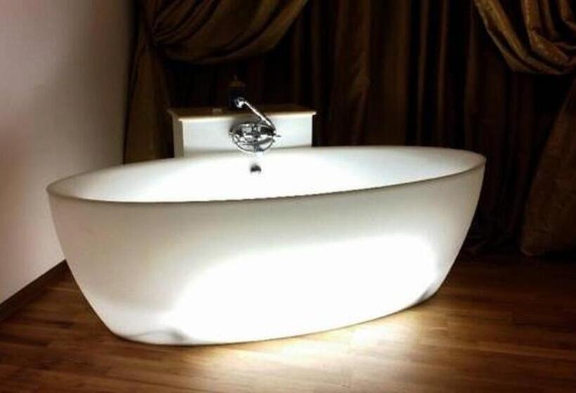 اتاق لوکس, Grand Boutique