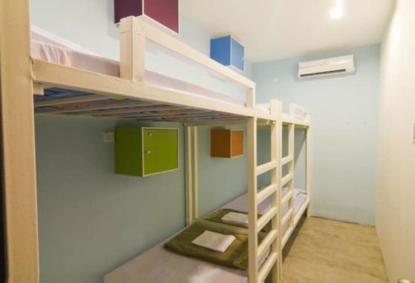 Кровать в Общей Комнате, Guest Inn Muntri